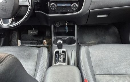 Mitsubishi Outlander III рестайлинг 3, 2015 год, 1 620 000 рублей, 23 фотография