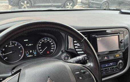 Mitsubishi Outlander III рестайлинг 3, 2015 год, 1 620 000 рублей, 16 фотография