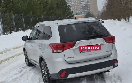 Mitsubishi Outlander III рестайлинг 3, 2015 год, 1 620 000 рублей, 6 фотография