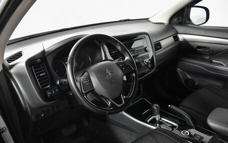 Mitsubishi Outlander III рестайлинг 3, 2017 год, 1 749 000 рублей, 9 фотография