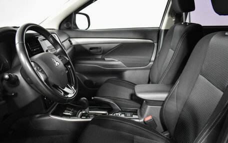 Mitsubishi Outlander III рестайлинг 3, 2017 год, 1 749 000 рублей, 10 фотография