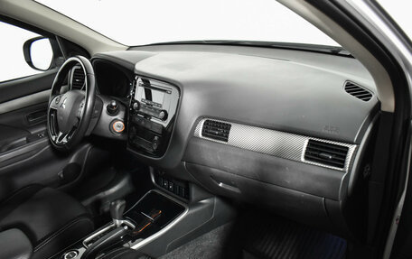 Mitsubishi Outlander III рестайлинг 3, 2017 год, 1 749 000 рублей, 12 фотография