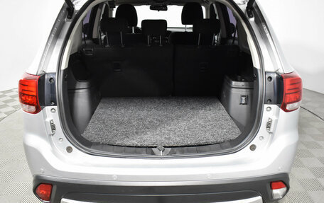 Mitsubishi Outlander III рестайлинг 3, 2017 год, 1 749 000 рублей, 18 фотография