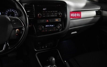 Mitsubishi Outlander III рестайлинг 3, 2017 год, 1 749 000 рублей, 16 фотография