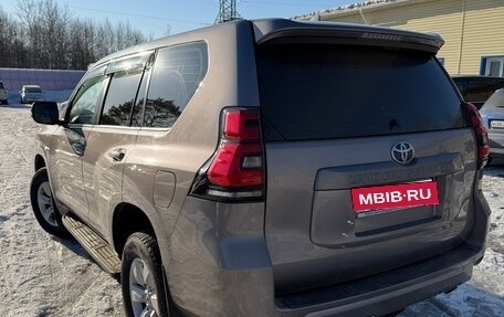 Toyota Land Cruiser Prado 150 рестайлинг 2, 2021 год, 5 300 000 рублей, 6 фотография