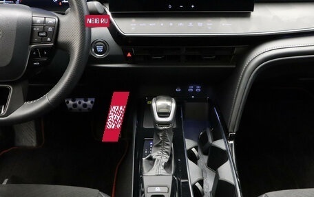 Toyota Camry, 2024 год, 3 700 000 рублей, 10 фотография