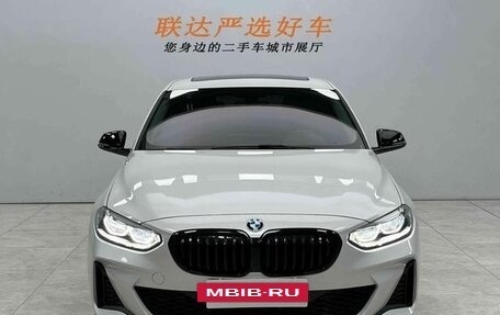 BMW 1 серия, 2023 год, 1 860 000 рублей, 2 фотография