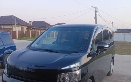 Toyota Voxy II, 2009 год, 1 182 000 рублей, 2 фотография