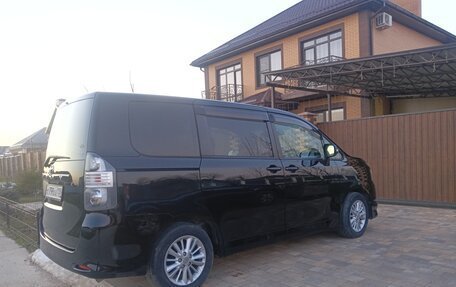 Toyota Voxy II, 2009 год, 1 182 000 рублей, 11 фотография