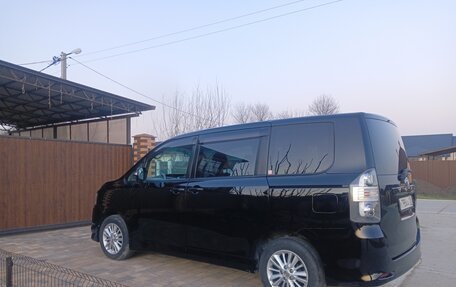 Toyota Voxy II, 2009 год, 1 182 000 рублей, 10 фотография