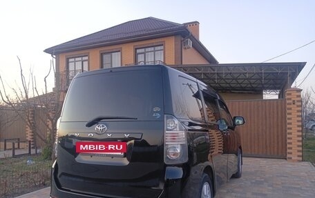 Toyota Voxy II, 2009 год, 1 182 000 рублей, 9 фотография