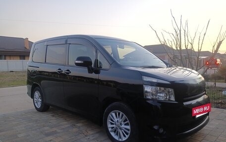 Toyota Voxy II, 2009 год, 1 182 000 рублей, 12 фотография