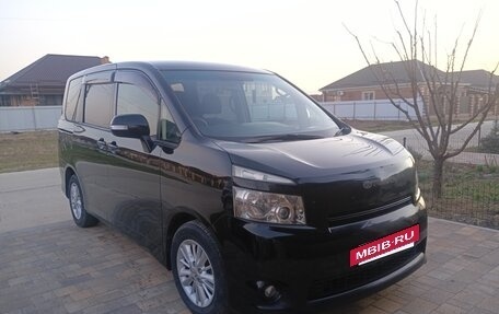 Toyota Voxy II, 2009 год, 1 182 000 рублей, 20 фотография