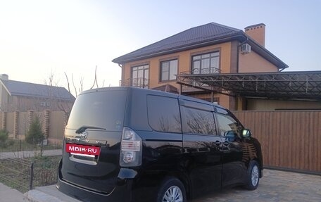 Toyota Voxy II, 2009 год, 1 182 000 рублей, 13 фотография