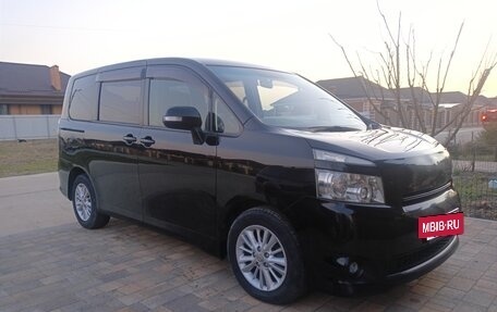 Toyota Voxy II, 2009 год, 1 182 000 рублей, 17 фотография