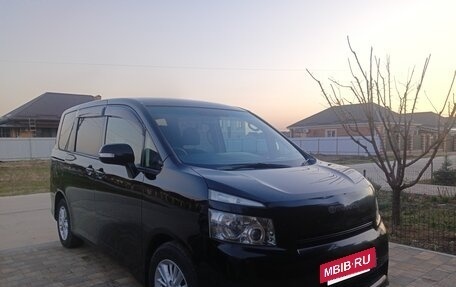 Toyota Voxy II, 2009 год, 1 182 000 рублей, 21 фотография