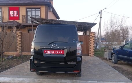 Toyota Voxy II, 2009 год, 1 182 000 рублей, 8 фотография