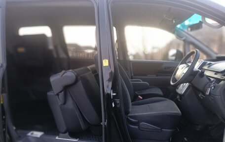 Toyota Voxy II, 2009 год, 1 182 000 рублей, 23 фотография