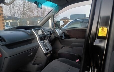 Toyota Voxy II, 2009 год, 1 182 000 рублей, 28 фотография