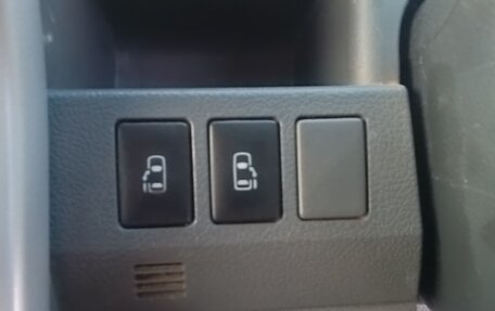 Toyota Voxy II, 2009 год, 1 182 000 рублей, 32 фотография