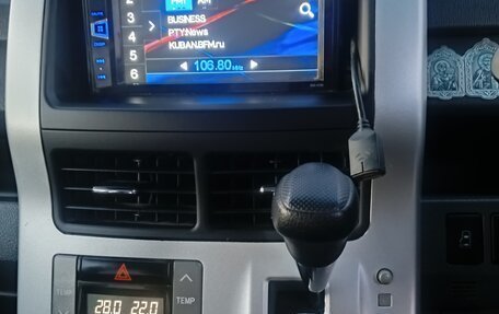 Toyota Voxy II, 2009 год, 1 182 000 рублей, 31 фотография