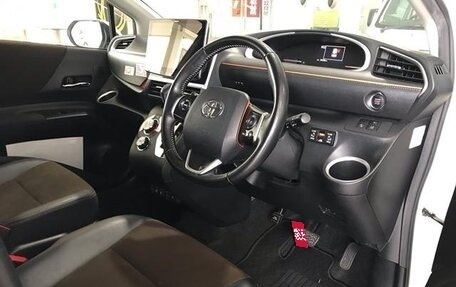 Toyota Sienta II, 2022 год, 1 094 000 рублей, 10 фотография