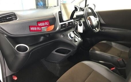 Toyota Sienta II, 2022 год, 1 094 000 рублей, 11 фотография