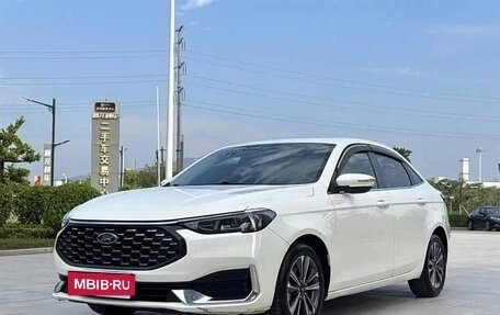 Ford Escort, 2022 год, 990 007 рублей, 2 фотография