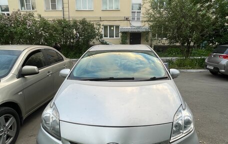 Toyota Prius, 2013 год, 1 050 000 рублей, 1 фотография