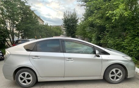 Toyota Prius, 2013 год, 1 050 000 рублей, 2 фотография