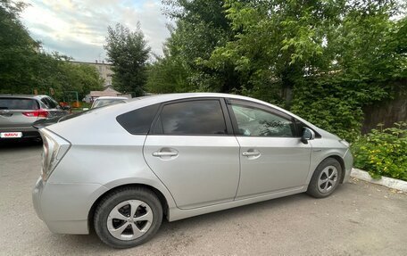 Toyota Prius, 2013 год, 1 050 000 рублей, 3 фотография