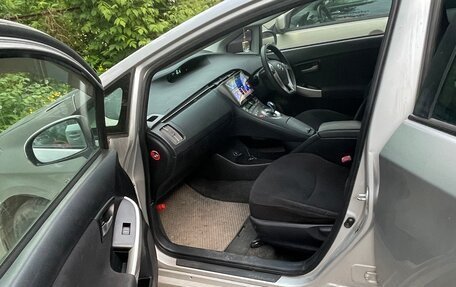 Toyota Prius, 2013 год, 1 050 000 рублей, 8 фотография