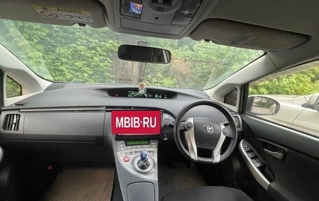 Toyota Prius, 2013 год, 1 050 000 рублей, 7 фотография