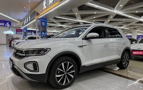 Volkswagen T-Roc I, 2023 год, 1 830 000 рублей, 1 фотография