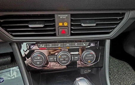 Volkswagen Jetta VII, 2021 год, 1 450 000 рублей, 11 фотография