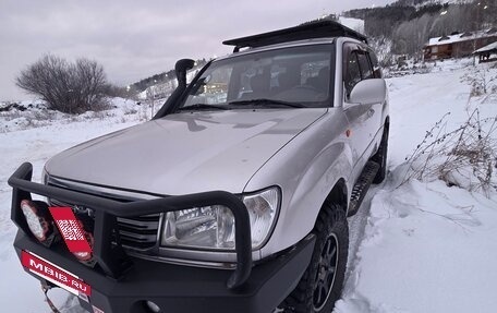 Toyota Land Cruiser 100 рестайлинг 2, 2003 год, 2 600 000 рублей, 3 фотография