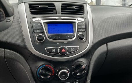 Hyundai Solaris II рестайлинг, 2012 год, 700 000 рублей, 12 фотография