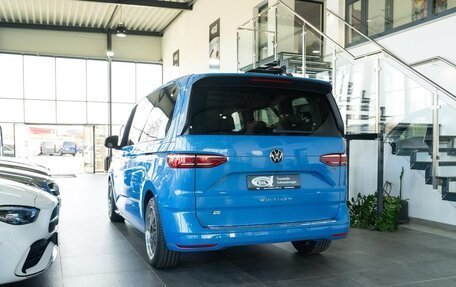 Volkswagen Multivan, 2023 год, 4 700 000 рублей, 7 фотография