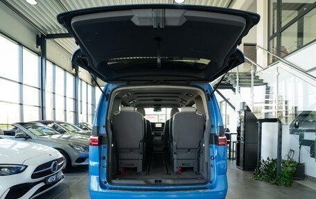 Volkswagen Multivan, 2023 год, 4 700 000 рублей, 5 фотография