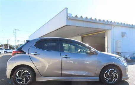 Toyota Yaris, 2021 год, 1 097 000 рублей, 4 фотография