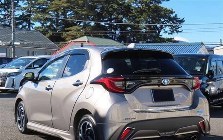 Toyota Yaris, 2021 год, 1 097 000 рублей, 3 фотография