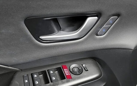 Hyundai Kona, 2024 год, 1 760 000 рублей, 15 фотография