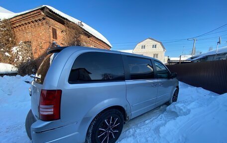 Chrysler Town & Country V рестайлинг, 2008 год, 853 000 рублей, 4 фотография