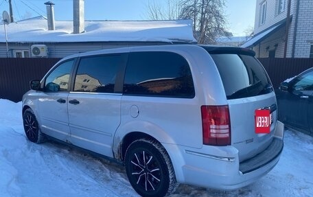 Chrysler Town & Country V рестайлинг, 2008 год, 853 000 рублей, 5 фотография