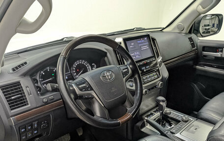 Toyota Land Cruiser 200, 2020 год, 7 270 000 рублей, 15 фотография