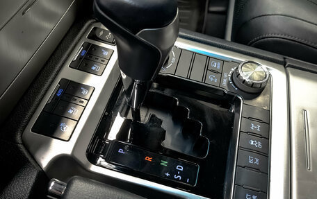 Toyota Land Cruiser 200, 2020 год, 7 270 000 рублей, 21 фотография