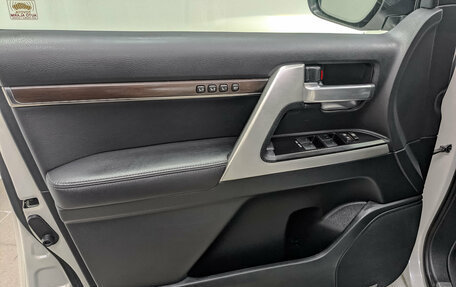 Toyota Land Cruiser 200, 2020 год, 7 270 000 рублей, 19 фотография