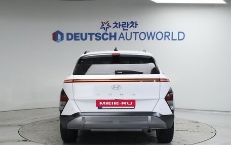 Hyundai Kona, 2023 год, 2 300 000 рублей, 4 фотография