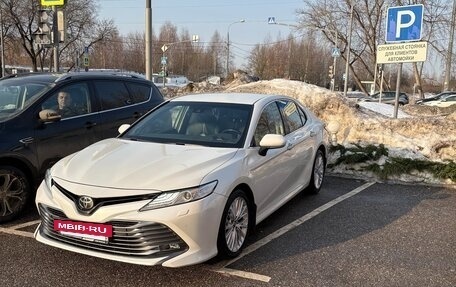 Toyota Camry, 2018 год, 2 700 000 рублей, 6 фотография