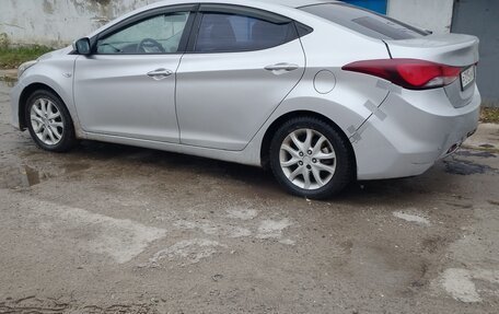 Hyundai Elantra V, 2012 год, 550 000 рублей, 2 фотография